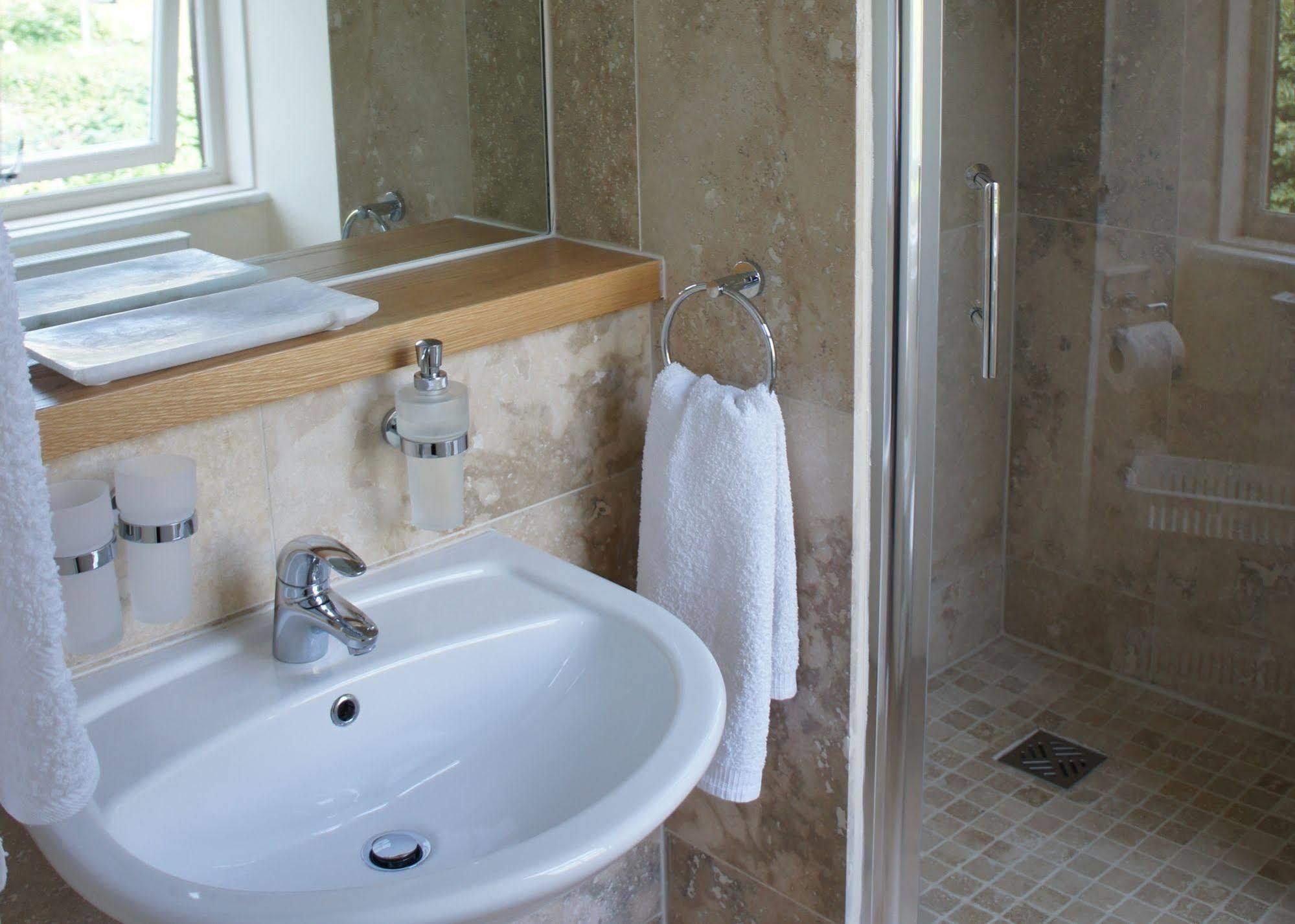 May Cottage B&B Bowness-on-Windermere Bagian luar foto