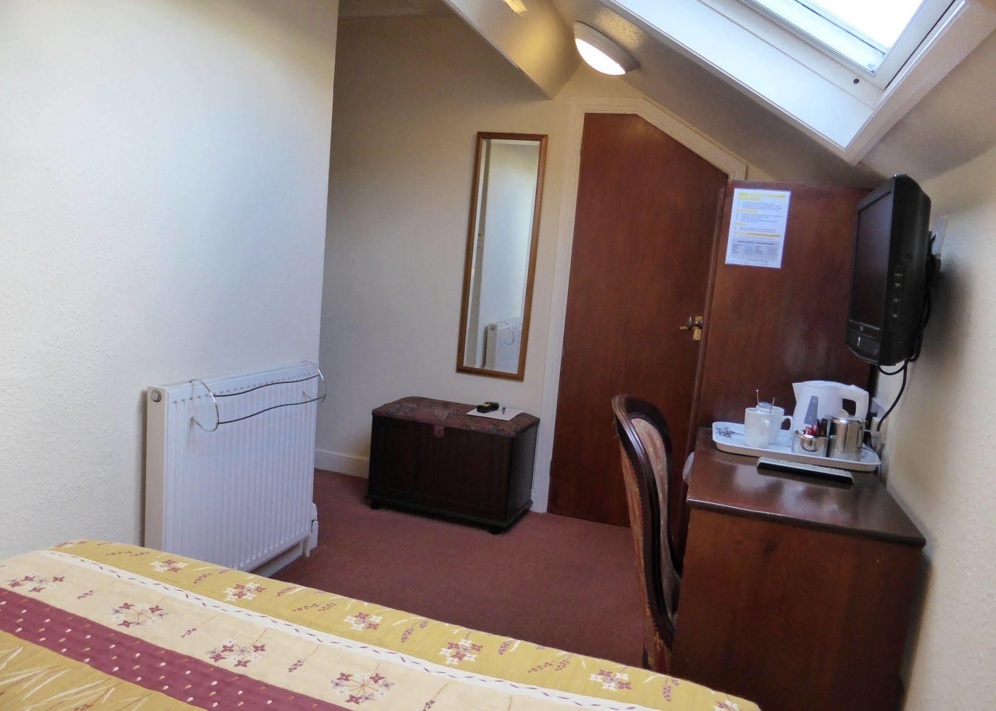 May Cottage B&B Bowness-on-Windermere Bagian luar foto