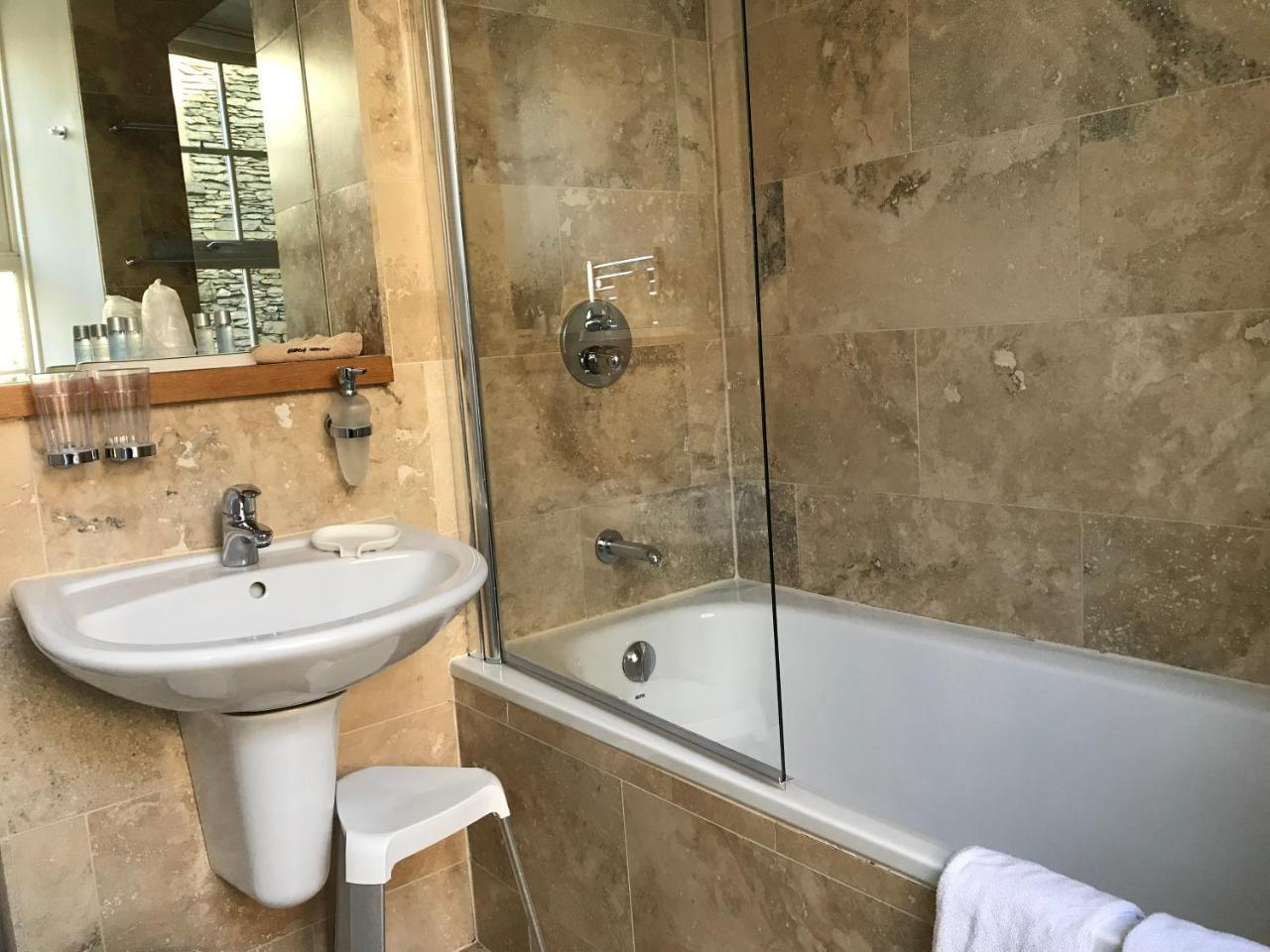 May Cottage B&B Bowness-on-Windermere Bagian luar foto