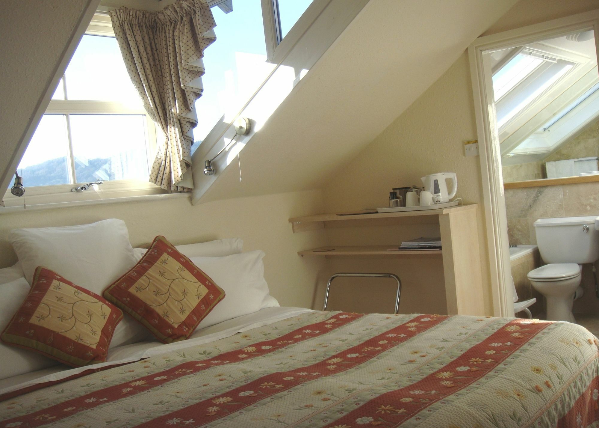 May Cottage B&B Bowness-on-Windermere Bagian luar foto